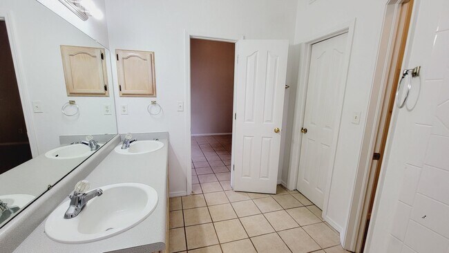 604 Wind River Ave in El Paso, TX - Building Photo - Building Photo