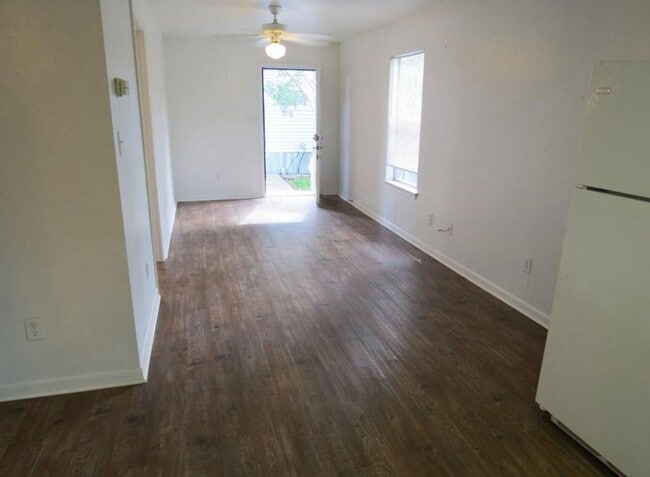 July 2026 Move in! Adorable 1 bedroom 1 bathroom with a Yard! in Bryan, TX - Building Photo - Building Photo