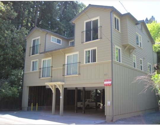 16680 Center Way in Guerneville, CA - Foto de edificio