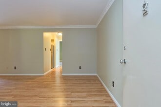 8302 Tobin Rd, Unit 11 in Annandale, VA - Building Photo - Building Photo