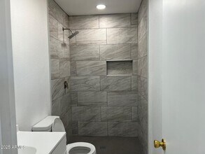 3842 W Country Gables Dr in Phoenix, AZ - Building Photo - Building Photo
