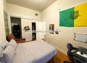 684 Parker St, Unit 1 in Boston, MA - Building Photo - Building Photo