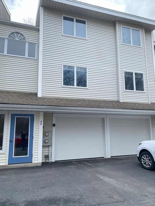 700 East St in Walpole, MA - Building Photo