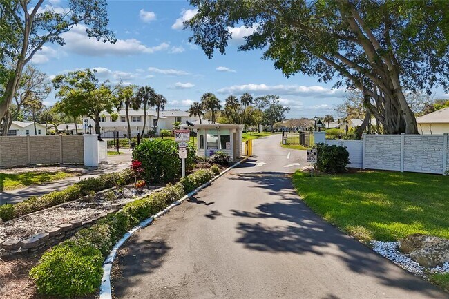 3280 37th Way S in St. Petersburg, FL - Building Photo - Building Photo