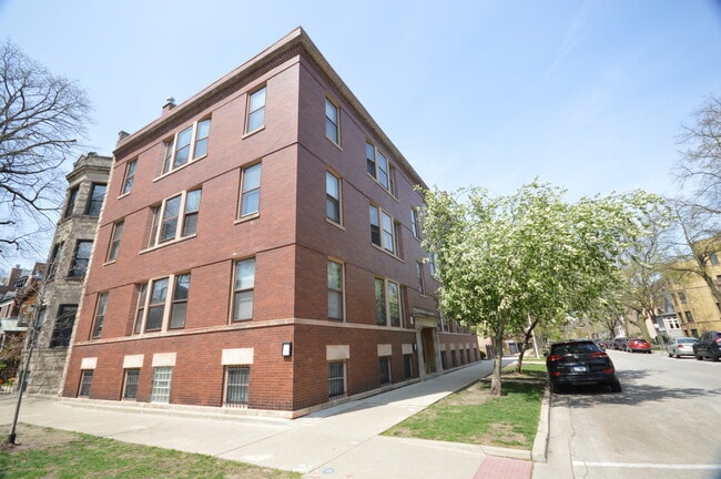 property at 3806 N Greenview Ave