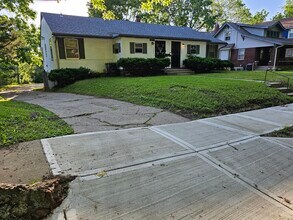 5240 Highland Ave in Kansas City, MO - Building Photo - Building Photo