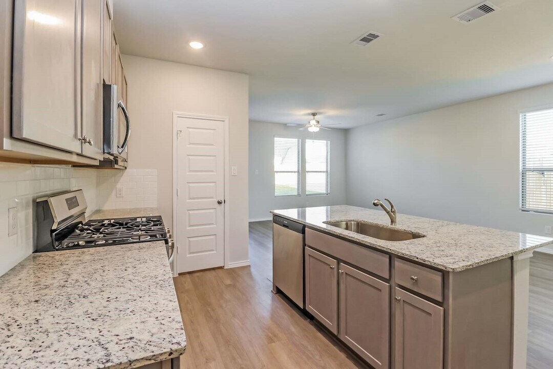 24930 Aconite Ln in Montgomery, TX - Building Photo