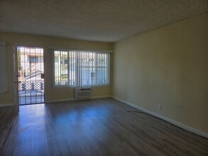 #105 in Glendale, CA - Foto de edificio - Interior Photo