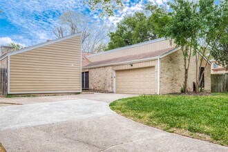 15910 Tumbling Rapids Dr in Houston, TX - Foto de edificio - Building Photo
