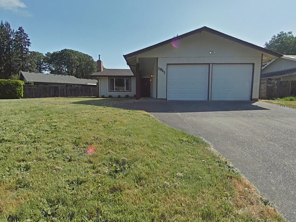 1947 SE Crystal Cir in Corvallis, OR - Building Photo
