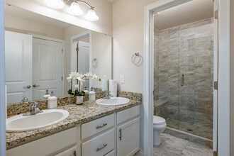 Ravines in Plymouth, MI - Foto de edificio - Interior Photo