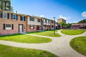 91-191 L'Amoreaux Dr in Toronto, ON - Building Photo - Building Photo