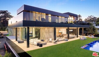 1140 Summit Dr in Beverly Hills, CA - Building Photo