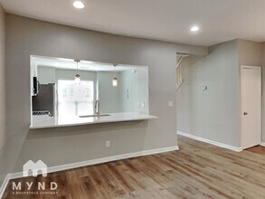 404 Wedgewood Way in Atlanta, GA - Building Photo - Building Photo