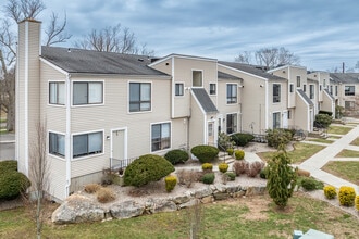 Mews in Branford, CT - Foto de edificio - Building Photo