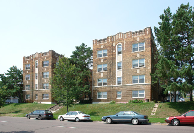 Hillcrest Apartments in Duluth, MN - Building Photo - Building Photo