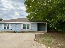 709 San Saba St in Lockhart, TX - Building Photo
