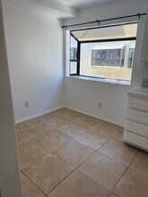 13959 Victory Blvd in Van Nuys, CA - Foto de edificio - Building Photo