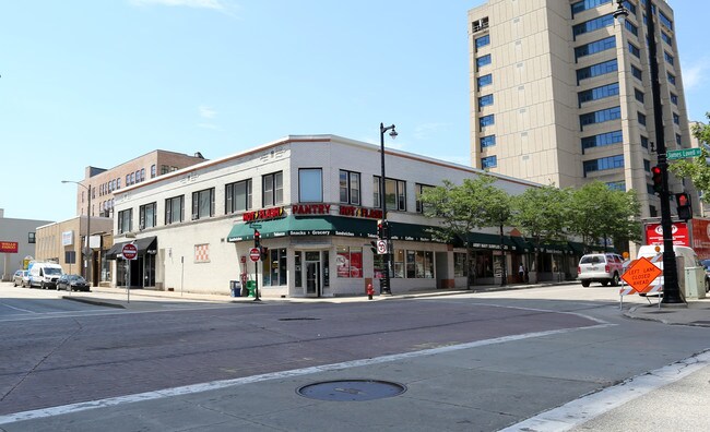 West Wisconsin in Milwaukee, WI - Building Photo - Building Photo