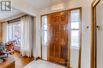 25 Bentworth Ave in Toronto, ON - Building Photo - Building Photo