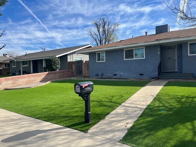2709 Cardinal Ave, Unit A in Bakersfield, CA - Foto de edificio - Building Photo