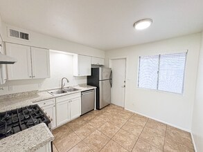 5105 S La Rosa Dr, Unit 12 in Tempe, AZ - Foto de edificio - Building Photo