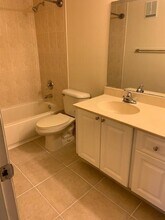 731 N Pine Island Rd, Unit 305 in Plantation, FL - Building Photo - Building Photo