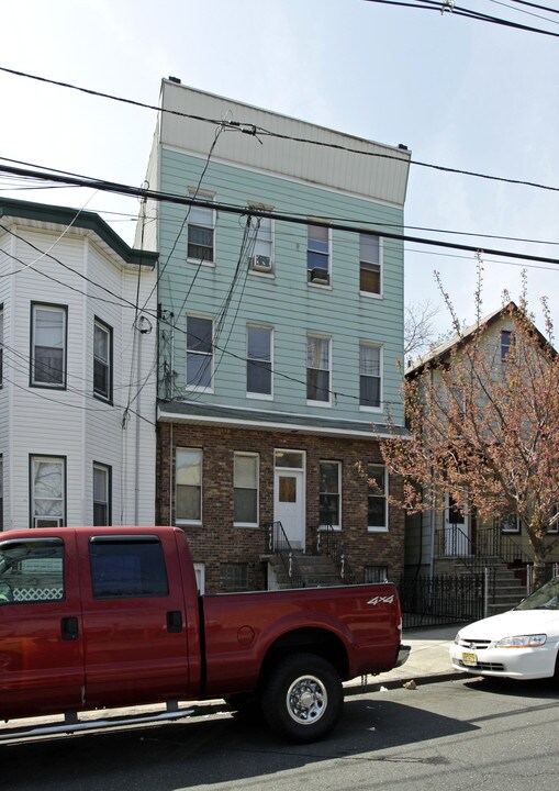 11 Zabriskie St in Jersey City, NJ - Building Photo