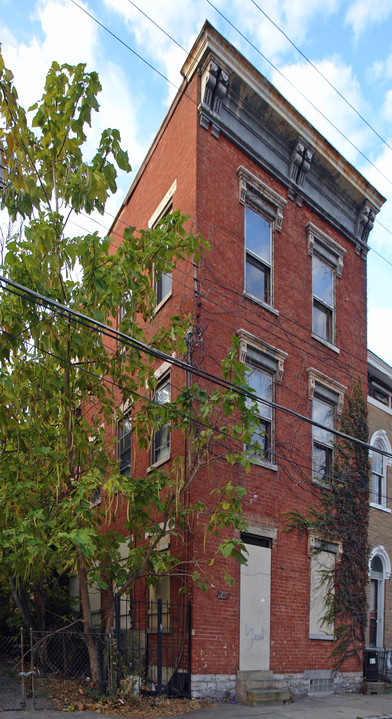 821 Livingston St in Cincinnati, OH - Building Photo