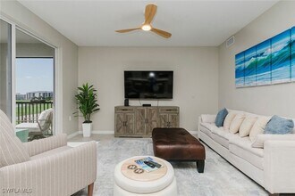 5629 Double Eagle Cir, Unit 4227 in Ave Maria, FL - Foto de edificio - Building Photo