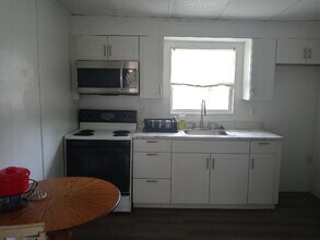 400 Broadway St in Rockwood, PA - Foto de edificio - Building Photo