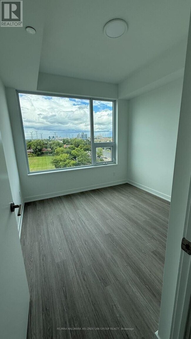 8188 Yonge St in Vaughan, ON - Building Photo - Building Photo