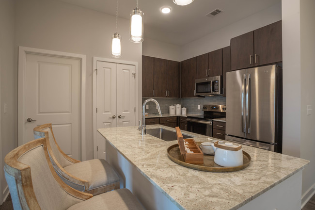 Overture West Ashley 55+ Active Adult Apartment Homes in Charleston, SC - Foto de edificio - Building Photo