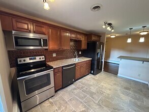 147 Barrett St, Unit 1 in Schenectady, NY - Foto de edificio - Building Photo