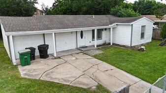 5103 Willow Glen Dr in Houston, TX - Building Photo