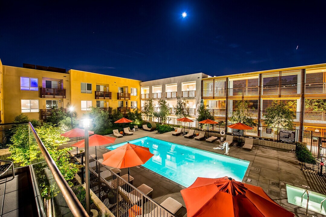 Runway Playa Vista in Playa Vista, CA - Building Photo