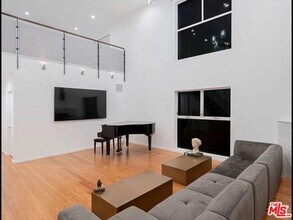 7062 Hawthorn Ave in Los Angeles, CA - Building Photo - Building Photo