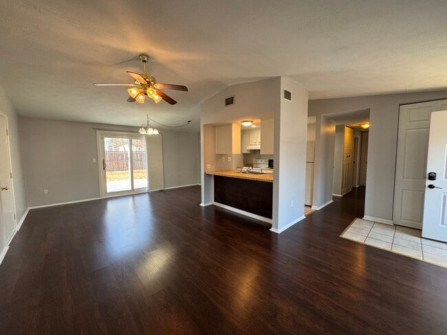 261 Windsor Castle Dr in Newport News, VA - Building Photo - Building Photo