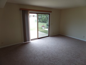 315 Creekside Dr in Bloomingdale, IL - Building Photo - Building Photo