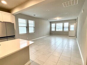 125 Kellys Heroes Wy in Jarrell, TX - Building Photo - Building Photo