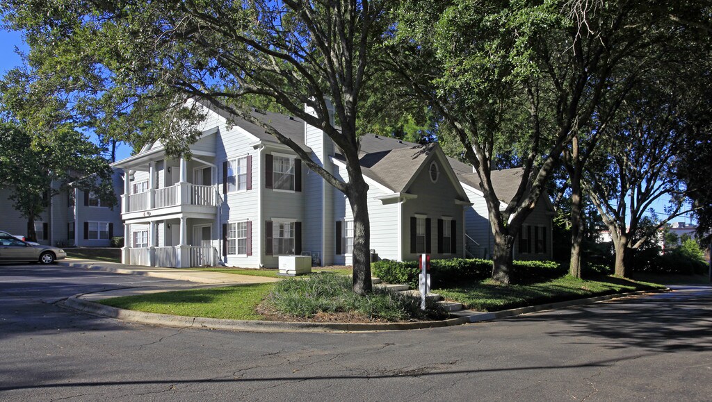 Plantations at Pine Lake Tallahassee, FL Apartments