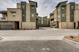 11231 Hidden Peak Ave in Las Vegas, NV - Foto de edificio - Building Photo