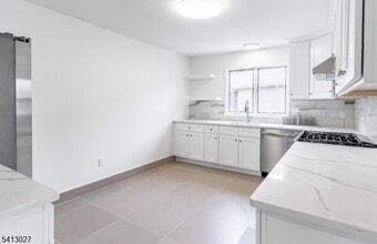 2 Willow Wood Ct in East Rutherford, NJ - Building Photo - Building Photo