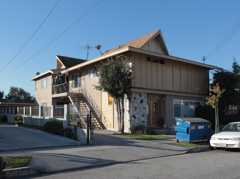 3352 Walnut St in Huntington Park, CA - Building Photo