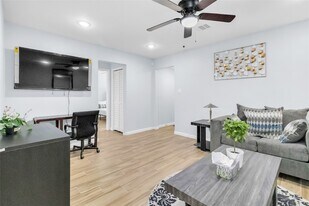 5815 Schevers St in Houston, TX - Building Photo