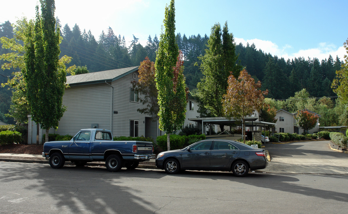 Mountainvale Village in Springfield, OR - Foto de edificio