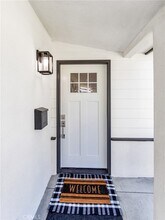 406 Eton Dr in Burbank, CA - Foto de edificio - Building Photo