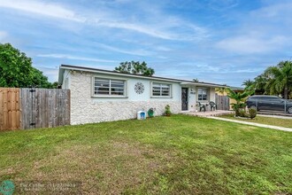 19532 SW 120th Ave in Miami, FL - Building Photo - Building Photo