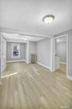 4 Templeton St in Waterbury, CT - Foto de edificio - Building Photo