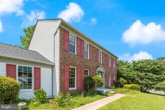 4970 Manor House Ct in Woodbridge, VA - Building Photo - Building Photo